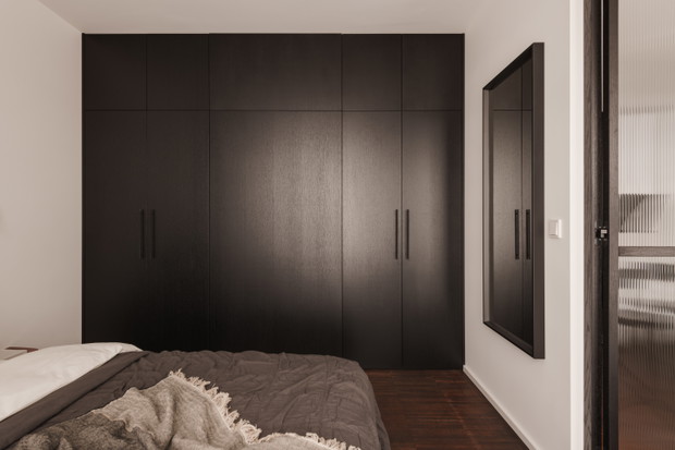 Elegancki minimalizm w mieszkaniu w Łodzi, projekt: 3XEL Architekci