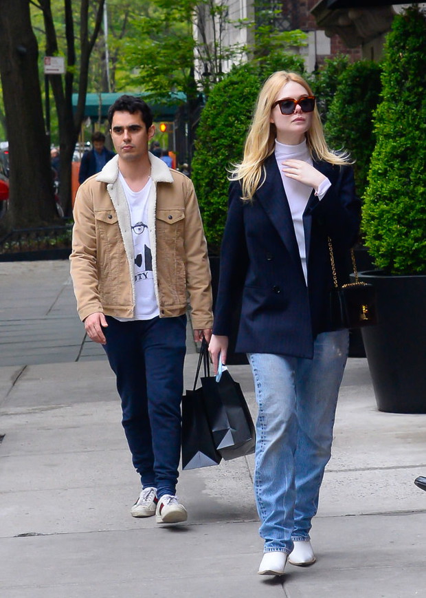 Elle Fanning i Max Minghella