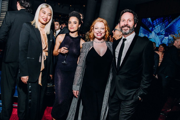 Juliana Canfield, Sarah Snook i Dave Lawson