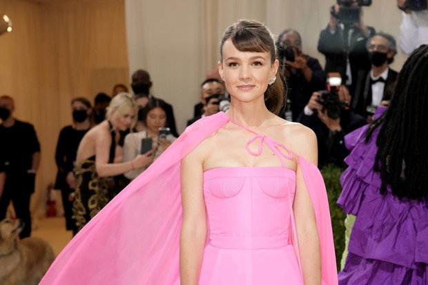 Makijaże i fryzury z Met Gala 2021: Carey Mulligan
