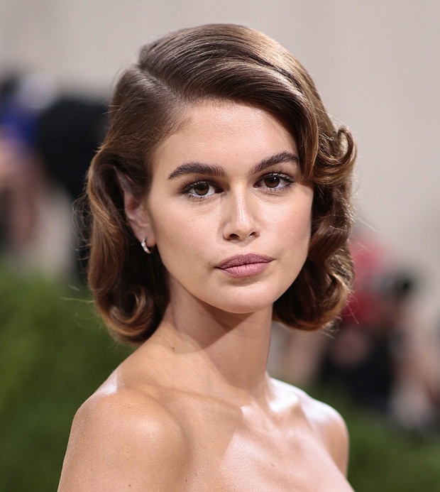 Makijaże i fryzury z Met Gala 2021: Kaia Gerber