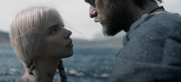 Alexander Skarsgärd i Anya Taylor-Joy