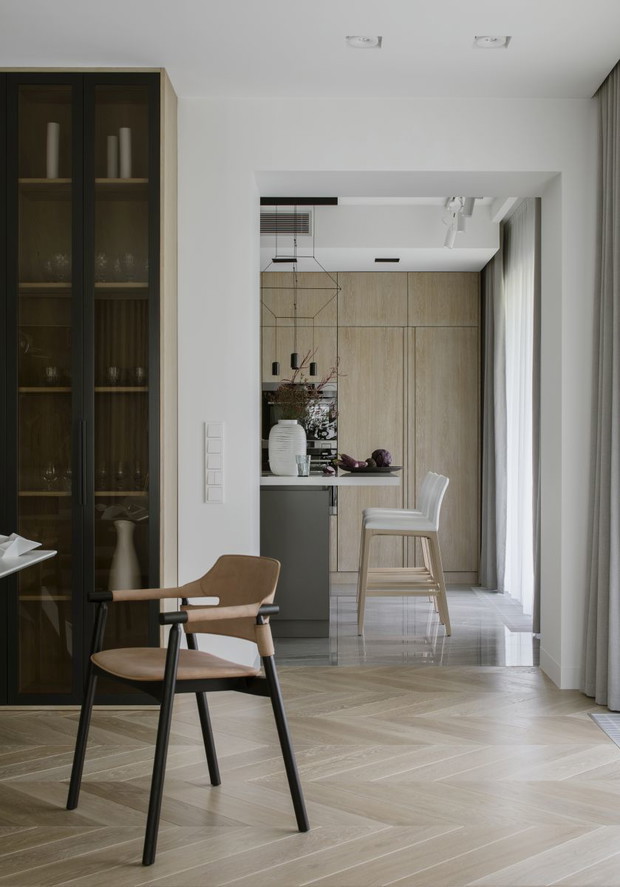 Duży apartament na warszawskim Mokotowie, projekt: MIKOŁAJSKAstudio