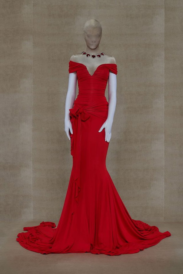 Suknia Julii Robers w wersji Vetements