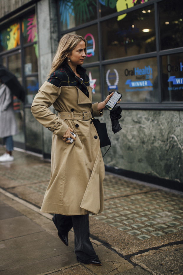 Najpiękniejsze trencze na pierwsze wiosenne dni prosto z londyńskich ulic street style