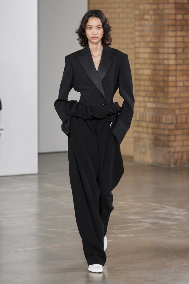 Proenza Schouler jesień-zima 2022/2023. Ekspersyjny minimalizm