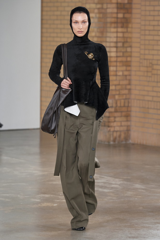 Proenza Schouler jesień-zima 2022/2023. Ekspersyjny minimalizm