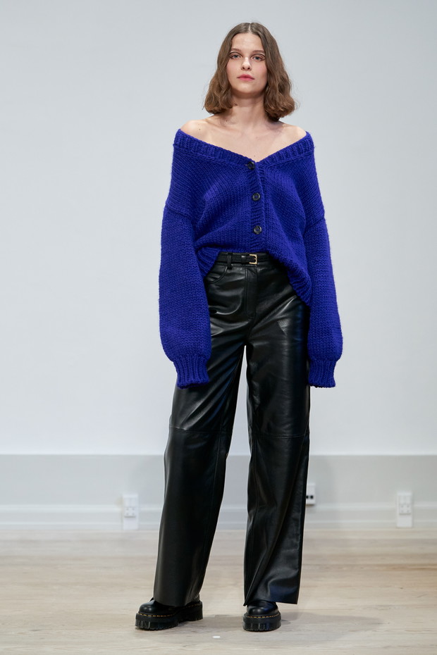 Skórzane spodnie na wybiegach Copenhagen Fashion Week jesień-zima 2022/2023