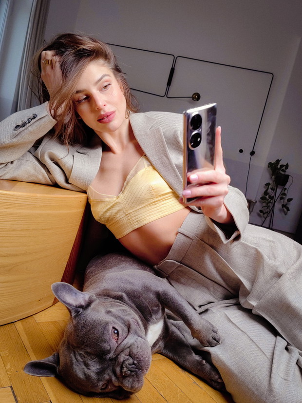 Tę sesję do magazynu zrobiliśmy smartfonem! Modelka Anna Markowska stanęła przed obiektywem Huawei P50 Pocket