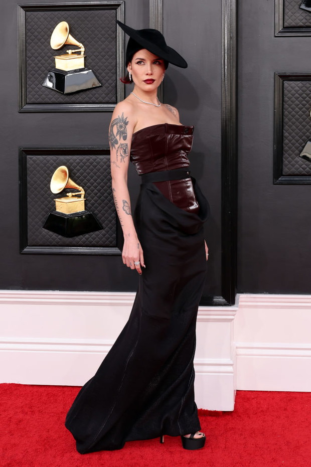 Grammy 2022: kreacje gwiazd