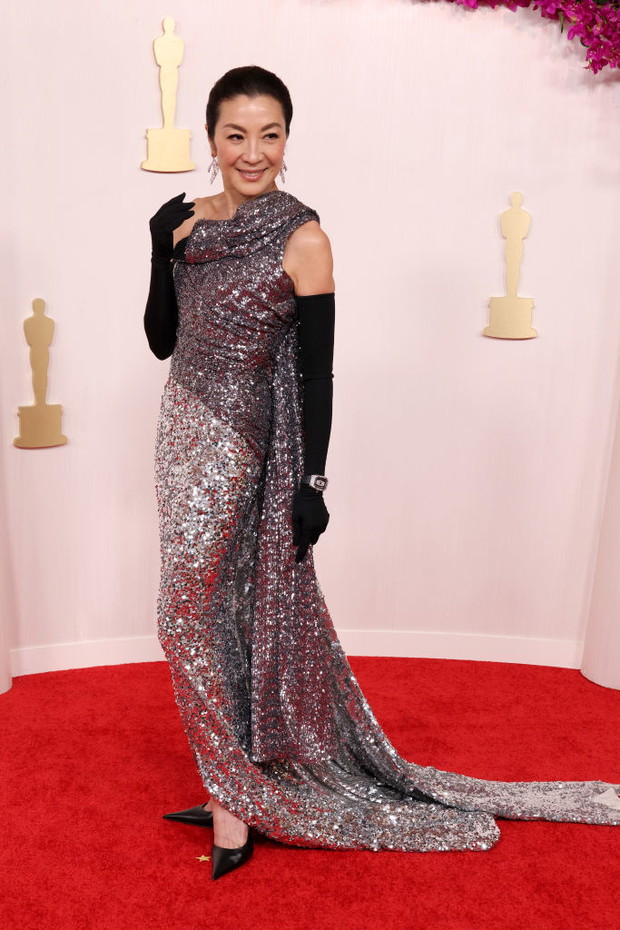Michelle Yeoh w kreacji Balenciaga
