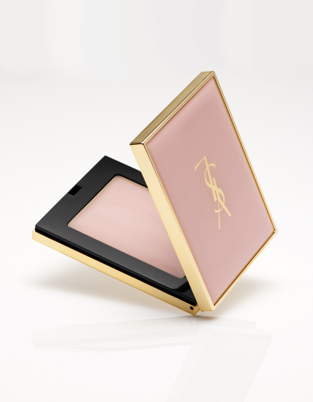 4. Zamiast pudru. Ten magiczny transparentny filtr w żelu pod hasłem Touche Eclat Blur Perfection za jednym pociągnięciem gąbeczki zwęża pory i matuje skórę bez grama koloru! Yves Saint Laurent, 205 zł