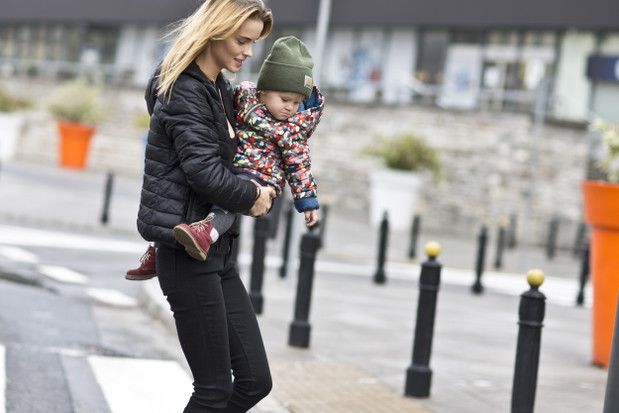 Projekt Levi's Street Fashion, Kasia Knioła & Levi’s 711. Modelka, mama i trenerka personalna. Właścicielka Detoxikate.