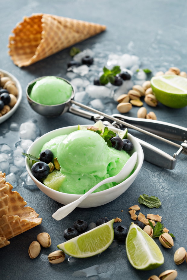 Przepisy na domowe lody: sorbet cytrynowy