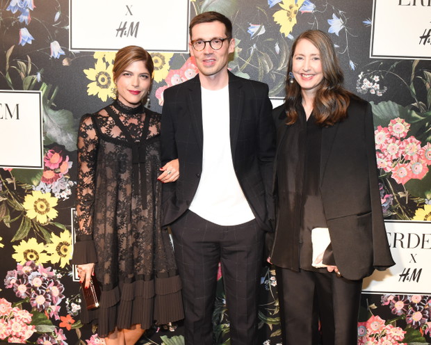 Gwiazdy na pokazie ERDEM x H&M - Selma Blair, Erdem Moralioğlu i Ann Sofie Johansson