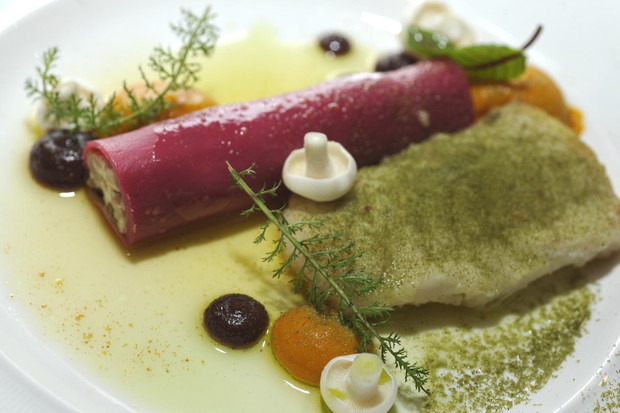 Luksusowa kolacja walentynkowa - przepis na jesiotra z purée z dyni i fig suszonych z kasztanowym canneloni i sosem z suszonych jabłek i trawy cytrynowej