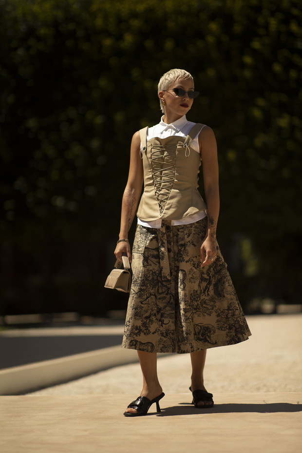 Przegląd stylizacji z paryskiego tygodnia mody haute couture street style