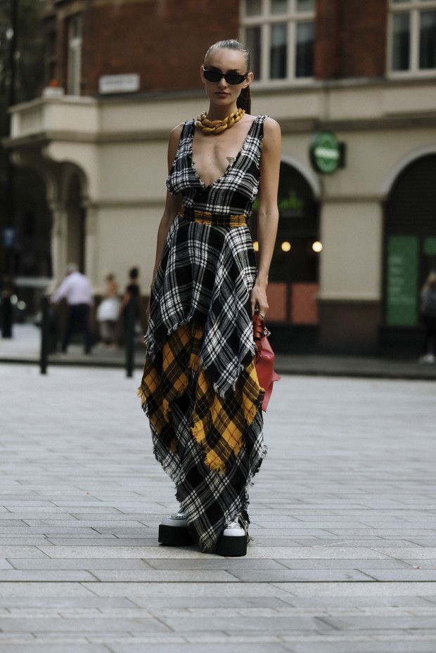 Street fashion na London Fashion Week SS24