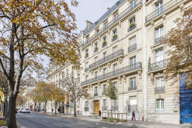 Wnętrze tygodnia: apartament z widokiem na wieżę Eiffla