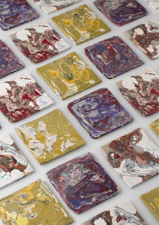 Płytki z plastikowych śmieci, @plasticstonetiles, projekt: Enis Akiev