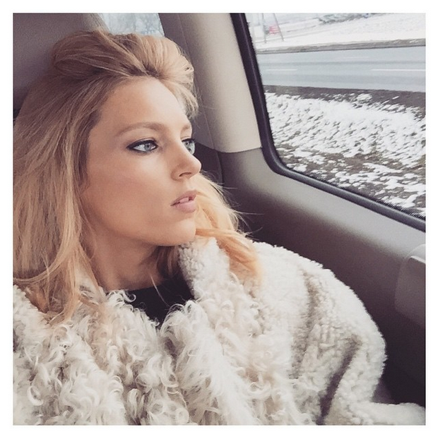 Anja Rubik na planie Project Runway 2: stylizacje modelki