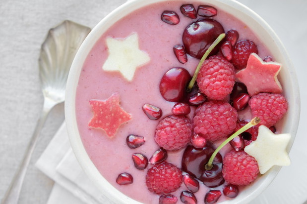 6 sposobów nawadniania organizmu: smoothie bowl