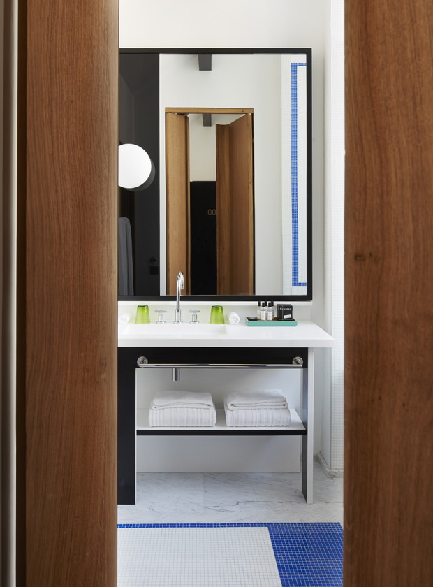 Kolorowy i luksusowy hotel w Paryżu