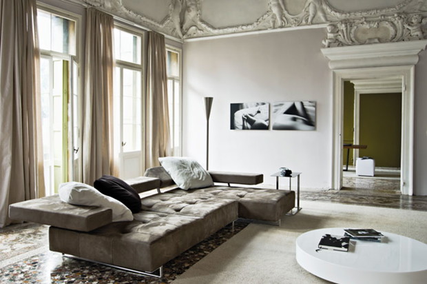 Salon w neutralnych barwach