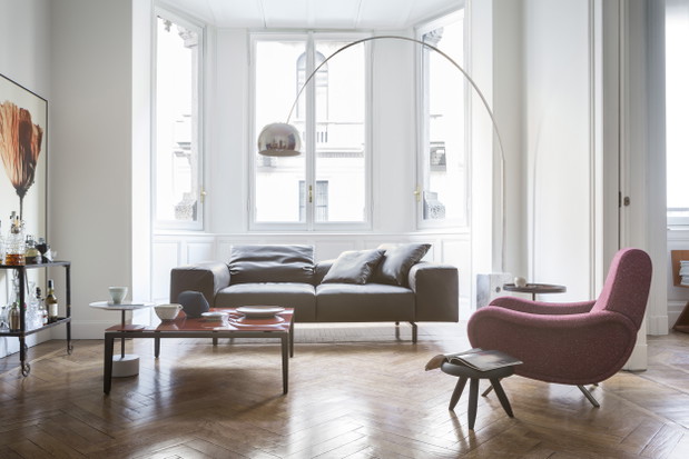 Salon w neutralnych barwach