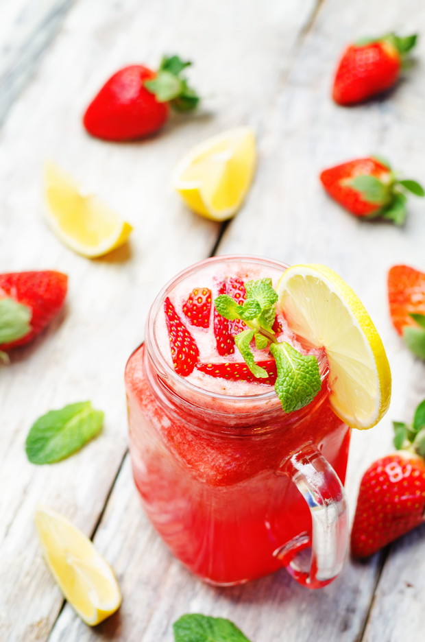 Lemoniada - przepis na napój bez cukru, fot. Fotolia