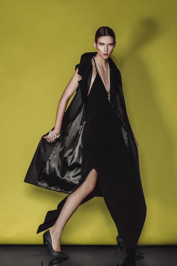 Natalia Gulkowska z Top Model w sesji NEW ICON, fot. Łukasz ŻyłkaMarynarka: TUNDRASukienka: TUNDRAButy: KazarBiżuteria: Lewanowicz