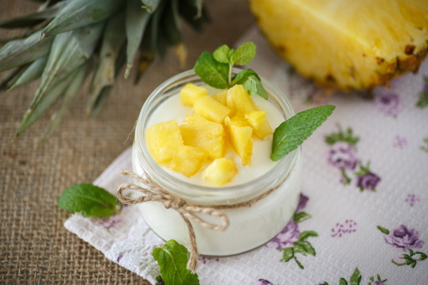 Przekąski poniżej 100 kcal - pomysły, fot. Fotolia10. Tropikalny serek wiejski1/2 szklanki serka wiejskiego (o małej zawartości tłuszczu) i 3/4 szklanki kawałków ananasa oraz mango.