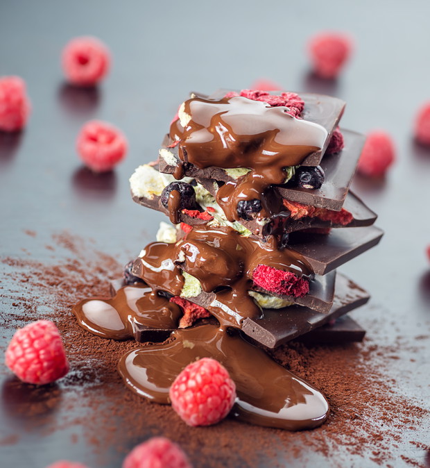 Przekąski poniżej 100 kcal - pomysły, fot. Fotolia3. Surowa czekolada4 kostki czekolady przyrządzonej z masła kakaowego i surowych ziaren kakaowca.
