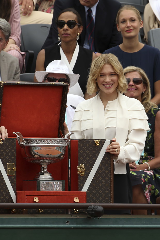 Léa Seydoux w stylizacji Louis Vuitton na finale Roland Garros, 10.06.2018.