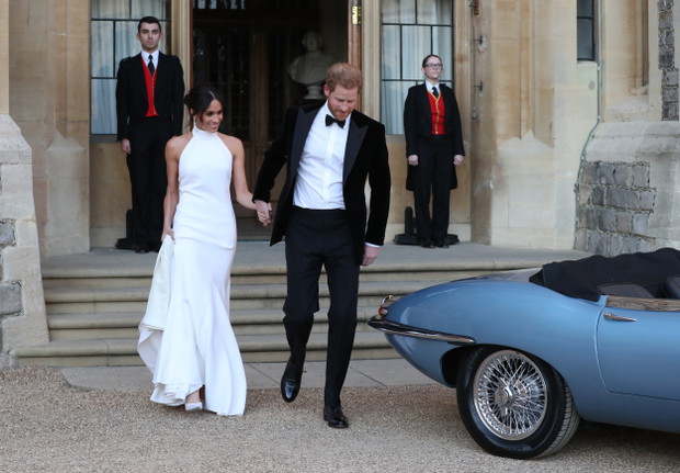 Meghan Markle w sukni Stelli McCartney i książę Harry, 19.05.2018.