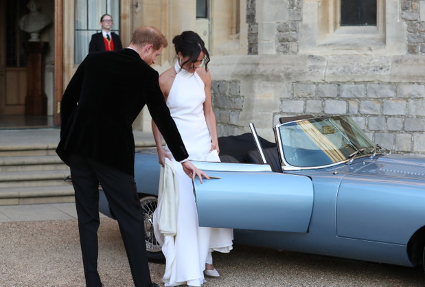 Meghan Markle w sukni Stelli McCartney i książę Harry, 19.05.2018.