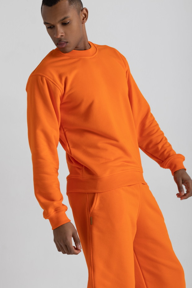 Chiara Wear na wiosnę 2022: Orange is the new black