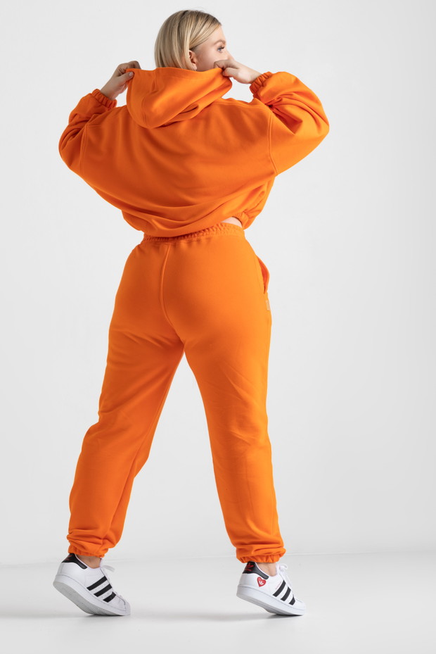 Chiara Wear na wiosnę 2022: Orange is the new black
