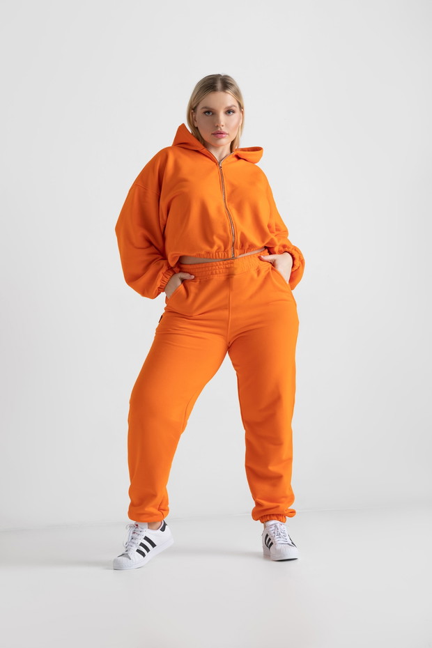 Chiara Wear na wiosnę 2022: Orange is the new black