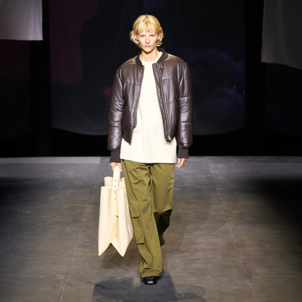 Pokaz COS na London Fashion Week wiosna-lato 2022