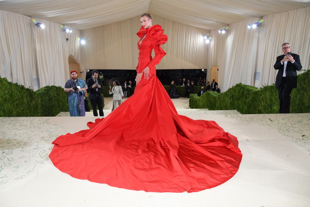 Stylizacje Met Gala 2021: suknie gwiazd