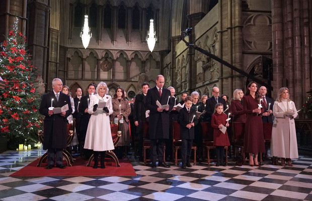 Royal Family podczas Christmas Carol Service