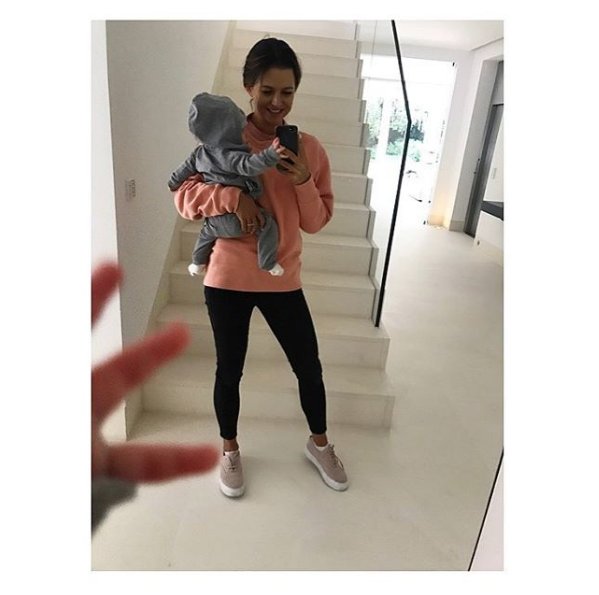 Anna Lewandowska z córką Klarą, 09