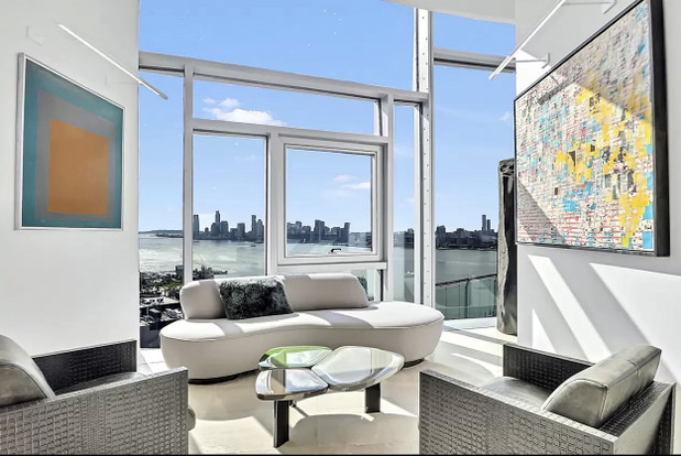penthouse w 100 Eleventh Avenue