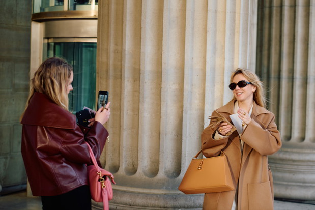 Oto najlepsze stylizacje z ulic Budapesztu. Tak noszą się styliści, influencerzy i dziennikarze na najważniejszym tygodniu mody w Europie Centralnej
