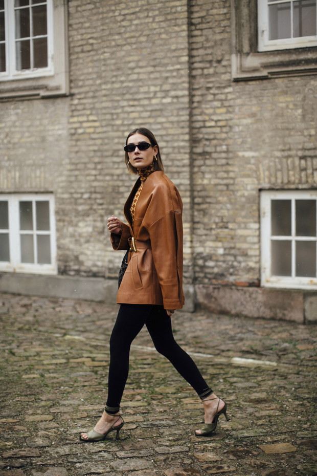 Najmodniejsze stylizacje z ulic Kopenhagi według najbardziej stylowych ludzi z branży i gości Copenhagen Fashion Week jesień-zima 2022/2023