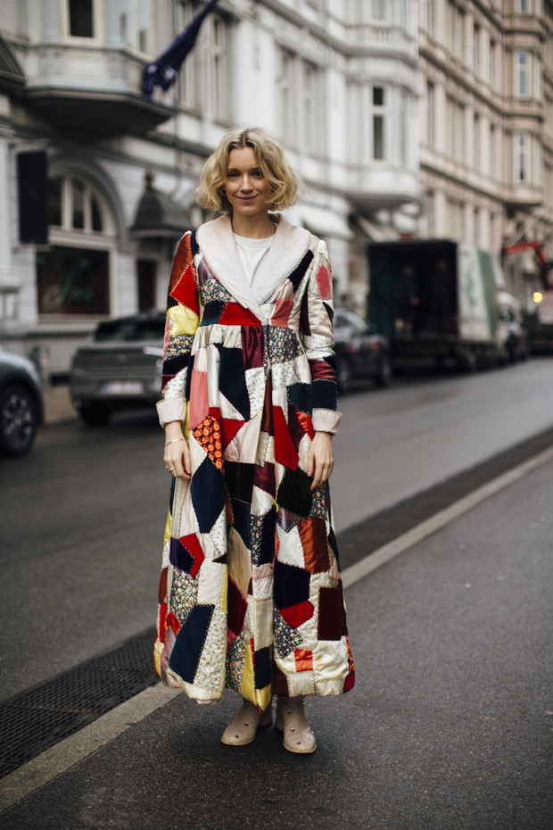 Najmodniejsze stylizacje z ulic Kopenhagi według najbardziej stylowych ludzi z branży i gości Copenhagen Fashion Week jesień-zima 2022/2023