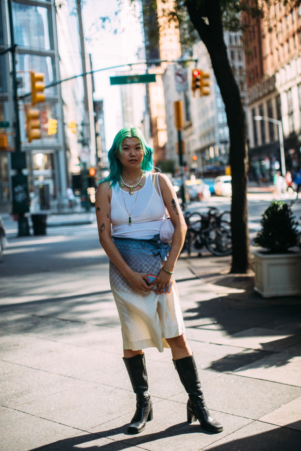 Stylizacje z NYFW wiosna-lato 2022 street fashion