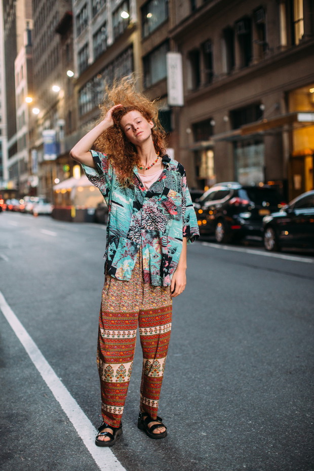 Stylizacje z NYFW wiosna-lato 2022 street fashion
