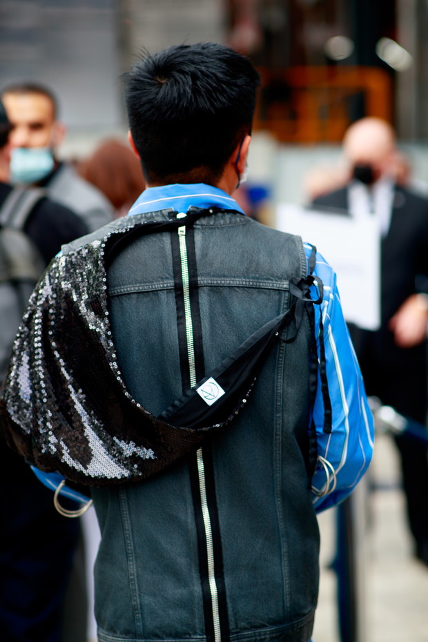 Torebki, buty, dodatki prosto z ulic Paryża: street fashion haute couture fashion week jesień-zima 2021/2022